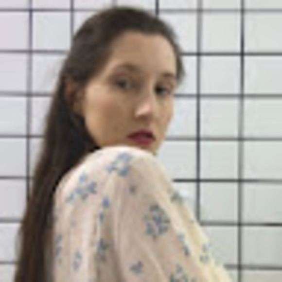 Meet your Posher, Najla - Picture 1 of 1